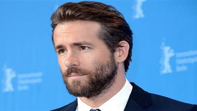 بسبب كورونا.. ريان رينولدز يحتفل بالكريسماس وحيداً | صور