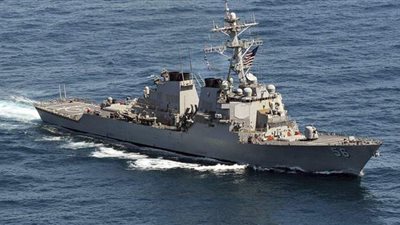 الجيش الصيني يطرد مدمرة أمريكية من المياه الإقليمية
