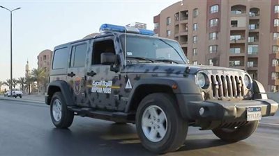 مباحث التموين تداهم مصانع إنتاج السلع الفاسدة قبل بيعها للمواطنين | فيديو