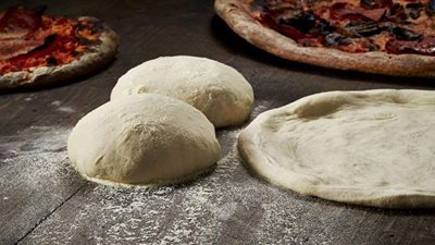 طريقة عمل عجينة البيتزا كأشهر المحلات من مطبخ الشيف آسيا