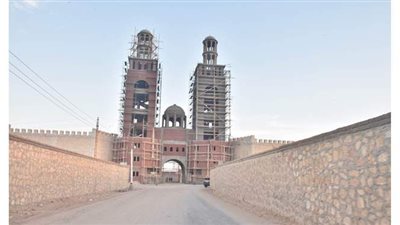 إنشاء بوابتين بمدخل طريق الدير المحرق ورصف مسار رحلة العائلة المقدسة بأسيوط