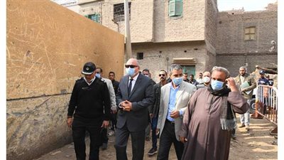 محافظ قنا: صرف تعويضات لمالك المنزل المنهار بنجع العجمى بدشنا