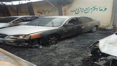 ندب المعمل الجنائي لكشف غموض احتراق 7 سيارات بمعرض ببنها | صور