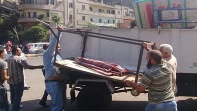 شن حملات لإزالة الإشغالات وفحص منتجات المطاعم فى الإسكندرية