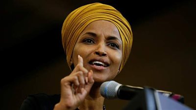 إلهان عمر تنتقد الأسلوب المتبع في استخدام لقاح فايزر