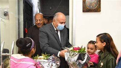 محافظ قنا يتفقد مستوى الخدمات الطبية بالمقر المؤقت لمستشفى دشنا المركزي | صور