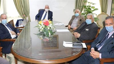 محافظ جنوب سيناء يناقش مشروع تطوير كورنيش مدينة دهب