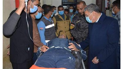 عقب تصادم 3 سيارات.. محافظ المنيا يتابع حالة المصابين في الحادث