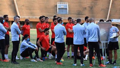 الجهاز الفني يمنح لاعبي الأهلي راحة ٤٨ ساعة بعد رحلة النيجر