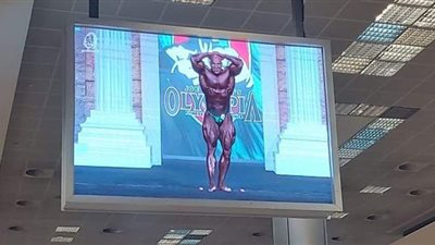 مصر للطيران الناقل الرسمي للبطل العالمي 