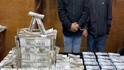 القبض على صراف بشركة وسائق لاتجارهما بالنقد الأجنبى وبحوزتهم ملايين الجنيهات