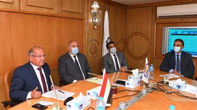وفد وزارة التخطيط يتابع مستوى أداء المراكز التكنولوجية بمحافظة قنا