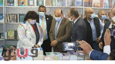وزيرة الثقافة تفتح معرض الكتاب فى جامعة أسوان