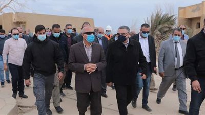 وزير النقل يتابع أعمال التطوير والمشروعات الجاري تنفيذها بميناء سفاجا البحري