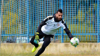 تدرييات شاقة لحراس الزمالك