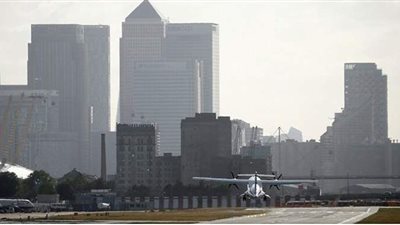 بريطانيا تعلق الرحلات الجوية مع جنوب افريقيا بعد ظهور سلالة جديدة