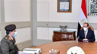 تفاصيل اجتماع السيسي مع رئيس هيئة الشئون المالية للقوات المسلحة | فيديو