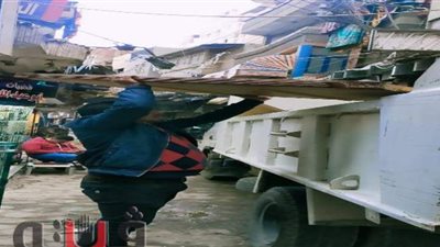 محافظ الغربية يوفر وحدة سكنية لأسرة بعد إزالة منزلها