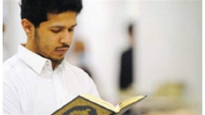 هل يجوز القراءة من المصحف أثناء الصلاة؟.. دار الإفتاء تجيب