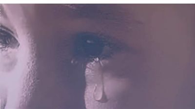 «إيدي وجعاني من البرد».. دموع طفلة سورية تبكي العالم | فيديو