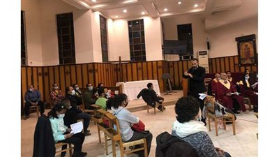 الأسقفية توفر ترجمة فورية بلغة الإشارة وتخصص ركنًا للصم بقداس العيد