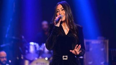 بوسي تشعل حفل الكريسماس على مسرح جامعة مصر للعلوم والتكنولوجيا