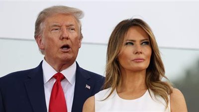 ترامب وميلانيا يوجهان آخر تهنئة للعالم في كريسماس الوداع | فيديو