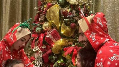 متجاهلًا أزمته مع ليفربول.. محمد صلاح يحتفل بالكريسماس مع أسرته | صور