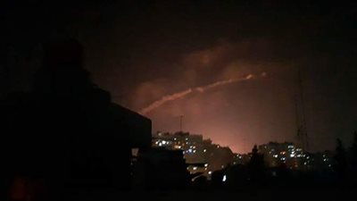 عدوان إسرائيلي على مركز البحوث العلمية بسوريا.. والدفاعات الجوية تتصدى له | فيديو