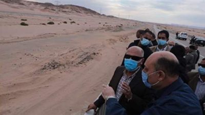 وزير النقل يتفقد مشروع إعادة تأهيل خط سكة حديد 