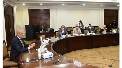 وزير الإسكان يتابع الموقف التنفيذى لمشروع تطوير منطقة 