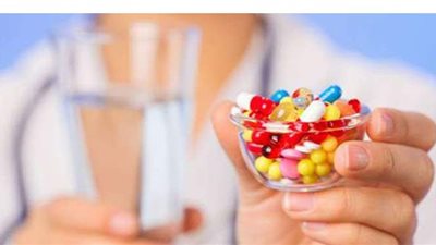 استشاري أمراض صدر يكشف خطورة المضادات الحيوية على مصاب كورونا