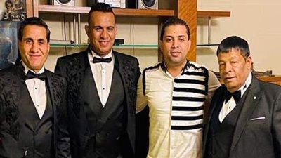 «حملوني» ميكس خارج التوقعات لـ عبد الباسط والليثي وشيبة على مسرح واحد| فيديو