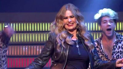 يسرا تشعل إستوديو أبلة فاهيتا بالغناء والرقص على أغنية شعبي | فيديو