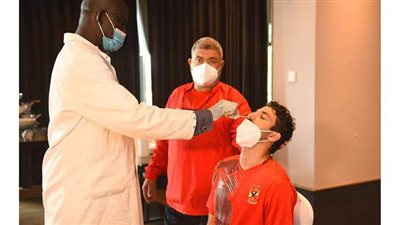 ثلاثي الأهلي يخضع لمسحة كورونا اليوم لحسم مصيره أمام الاتحاد