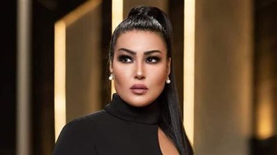 مدرب لهجة يصاحب سمية الخشاب في تصوير 