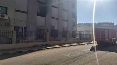 إخلاء المستشفى المحترق بالعبور من المرضى