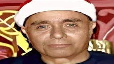 صورة نادرة لاستقبال فرنسا للشيخ مصطفى إسماعيل في ذكرى وفاته