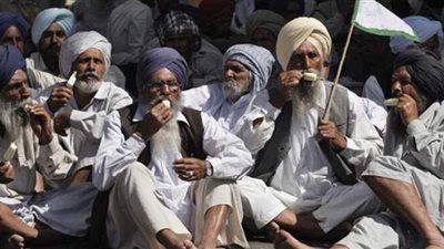 الهند تغلق طريقين سريعين يؤديان إلى دلهي تحسبا لمظاهرات الفلاحين