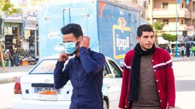 محافظ مطروح يشيد بمبادرة الشباب لتوزيع الكمامات