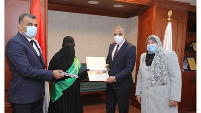 محافظ سوهاج يكرم 24 طالبا من حفظة القرآن الكريم