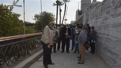 محافظ الجيزة يتفقد أعمال إنشاء القواعد الخرسانية الخاصة بكباري المشاة بطريق الفيوم