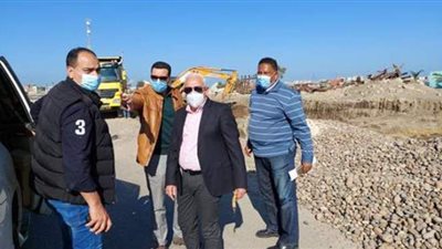 محافظ بورسعيد يتفقد الموقع الجديد لمنفذ الحي الإماراتي | صور