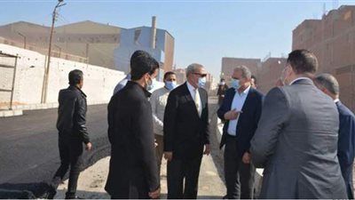 محافظ القليوبية يتفقد أعمال رصف طريق عزبة أفندينا بشبرا الخيمة