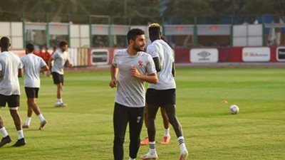 أيمن أشرف يتعرض لكدمة في الرأس بمران الأهلي