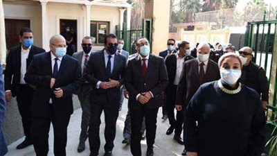 مدبولي يتفقد مجمع الصالات المغطاة باستاد القاهرة استعدادا لبطولة العالم لـ