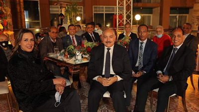 نجوم الأهلي يشاركون علاء عبد الصادق فرحة خطوبة نجله | صور