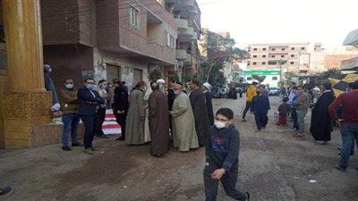 أهالي بنها ومدير أمن القليوبية يستعدون لاستقبال جثمان المستشار لاشين إبراهيم |  صور
