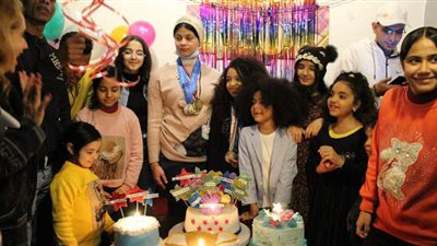 «فريق الأبطال».. عيد ميلاد جماعي للأطفال متحدي السرطان | فيديو