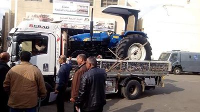 تسليم معدات زراعية وماكينات فرم نخيل لجمعيات تنموية بالوادي الجديد